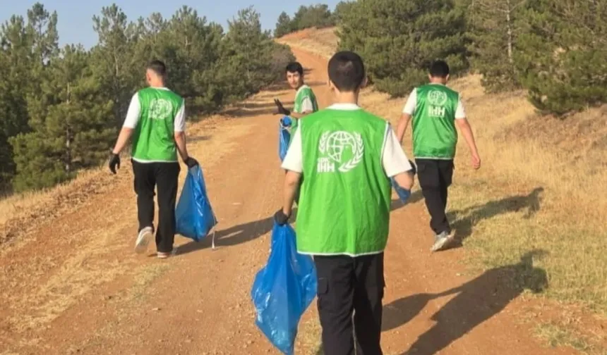 İHH Gönüllüleri günün ilk ışıklarıyla sahada