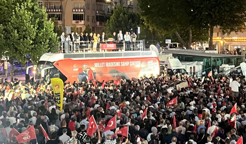 Özel, Ertaş'ın sözleriyle kürsüye çıktı, Kırşehir'e halkına seslendi