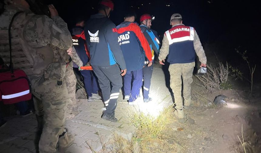 Kayalıklardan düşen kadın kurtarıldı