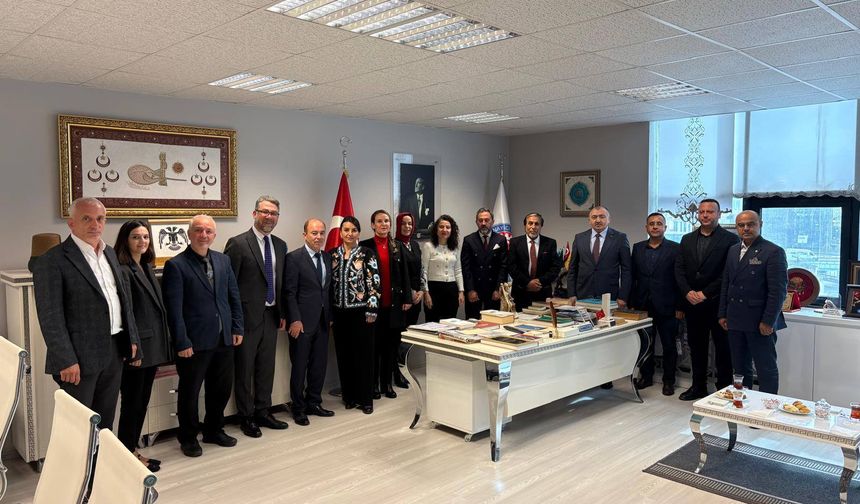 Ahilik 365 Günlük Uygulama için masada!