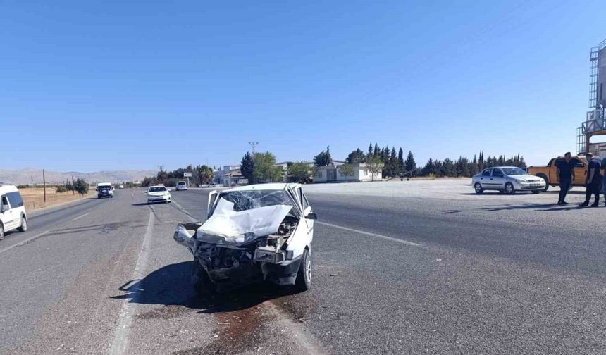 İki otomobil çarpıştı: 4 yaralı