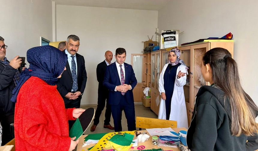 Kaymakam Görmüş, öğretmen ve öğrencilerle buluştu
