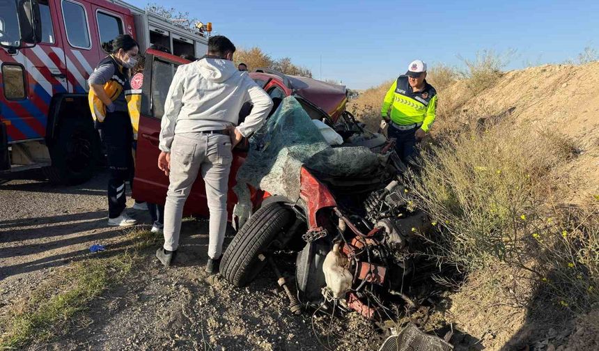 Otomobil ve kamyon çarpıştı, 1 kişi hayatını kaybetti!