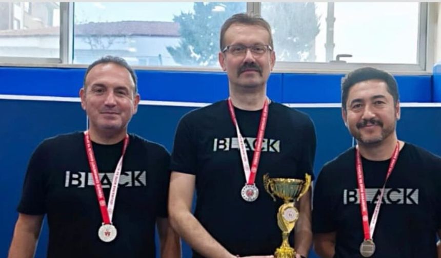 Kırşehir öğretmenleri masa tenisinde zirveye yaklaştı