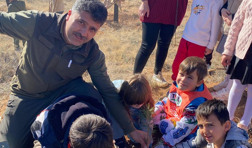 Minik eller geleceğe nefes oldu