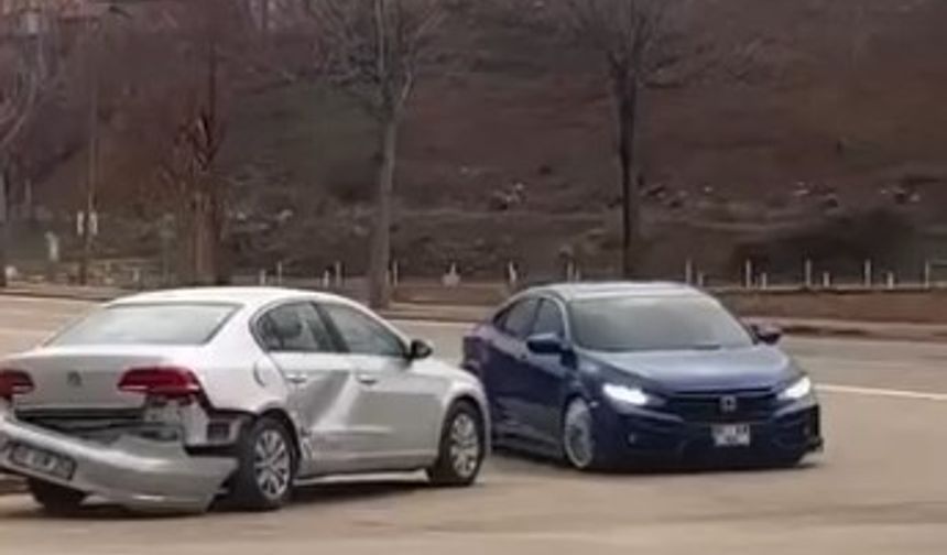 Kırşehir’de iki otomobil çarpıştı: Kaza anı kameralara yansıdı