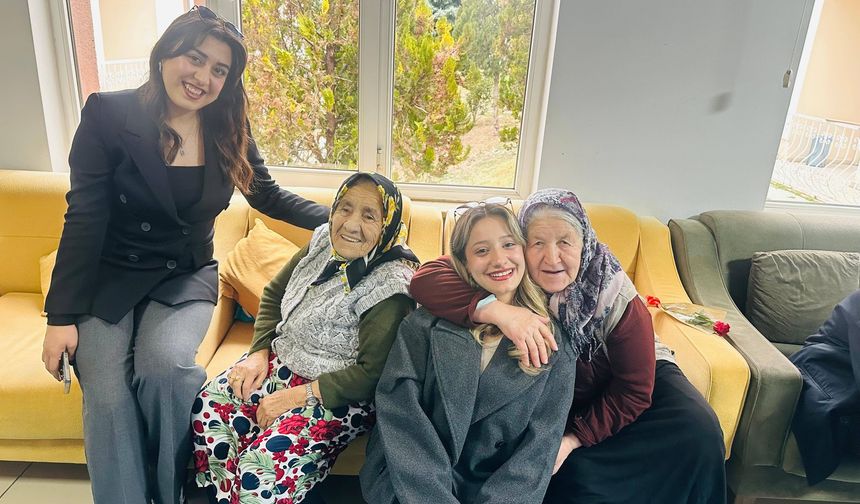 Sevgi ve Merhamet Timi gönüllüleri büyüklerle buluştu