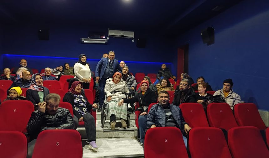 Engellilerin erişilebilir salonda sinema keyfi