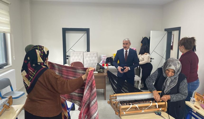 Kadın kursiyerlerin yaratıcılığı göz kamaştırıyor