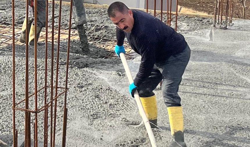 Belediye Başkanı işçi gibi çalışıyor!