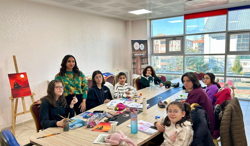 Kırşehir’de gençler sanatta buluşuyor