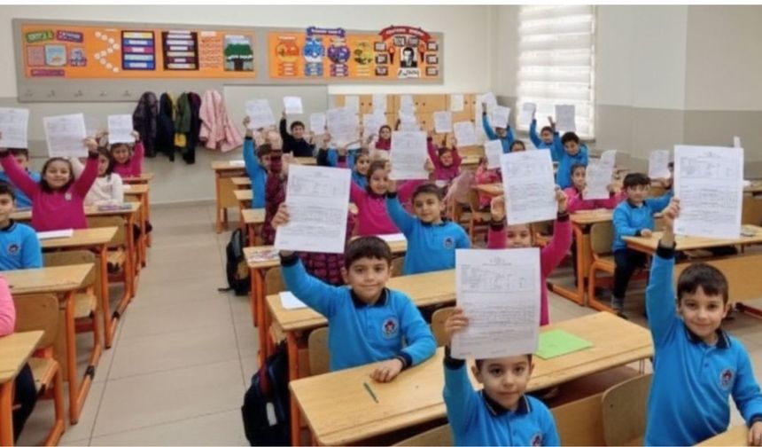 Kırşehir'de on binlerce öğrenci aynı anda zili duydu