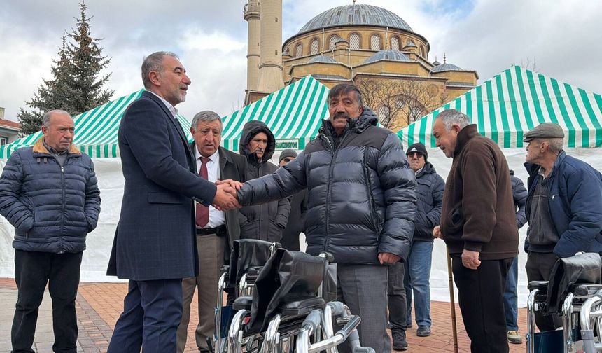Mustafa Düger Vakfı'ndan İlçelerde Tekerlekli Sandalye Dağıtımı Devam Ediyor