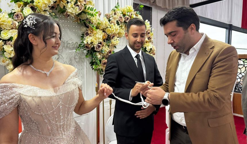 Demirci, Genç Çiftin Yüzüklerini Taktı!