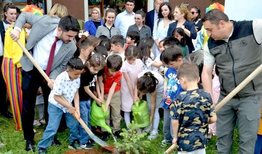 Minik eller geleceğe nefes oldu