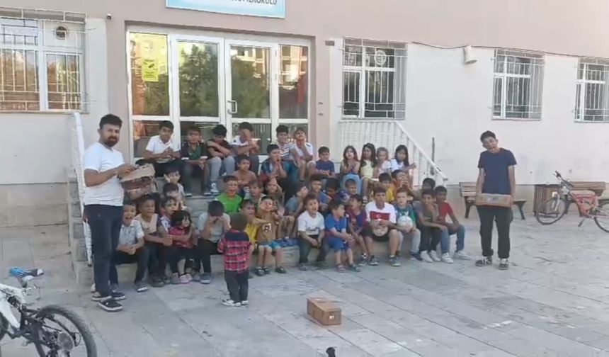 Fenomen Bakkal 6 yıldır her gün çocukların yüzünü güldürüyor