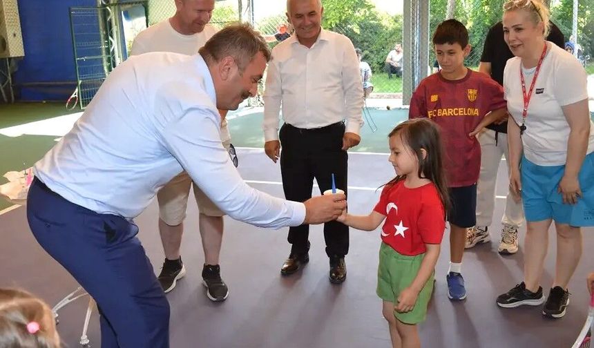 Tenis kortlarında tatlı mola