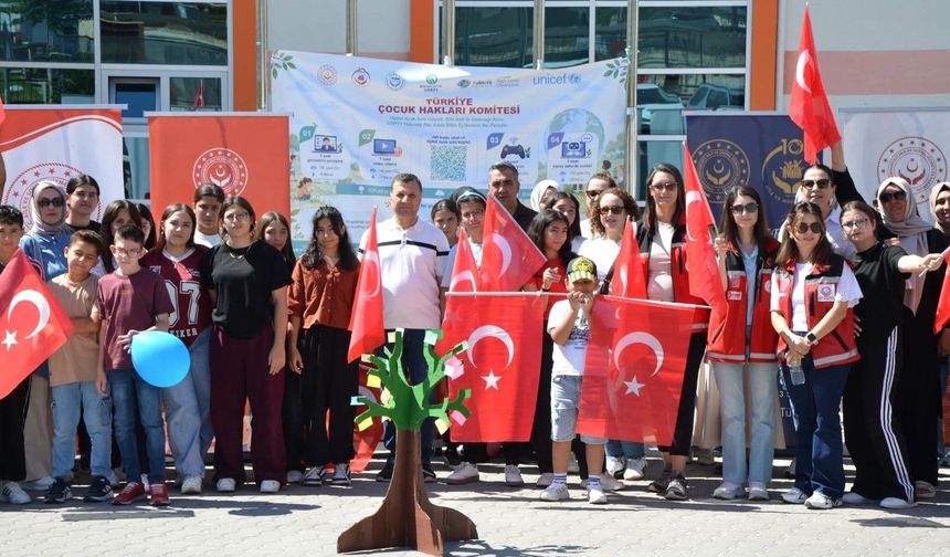 Kırşehir'de çevre seferberliği: Gençler gelecek için fidan dikti