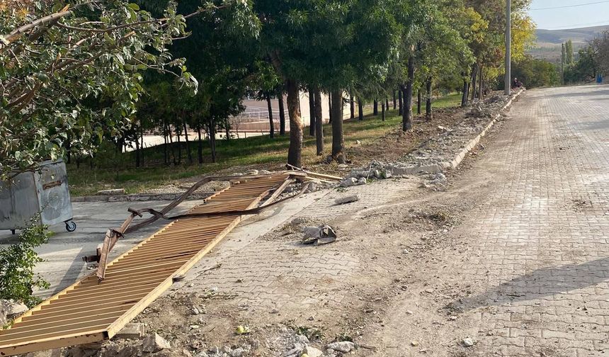 Kırşehir Akpınar’da okulların onarım çalışmaları başladı
