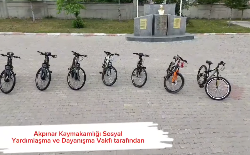 Akpınar'da karne sevinci pedallara taşındı
