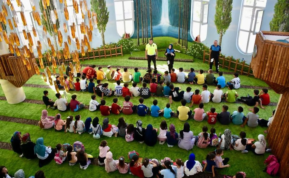 Kırşehir’de polis hem öğretti hem mutlu etti
