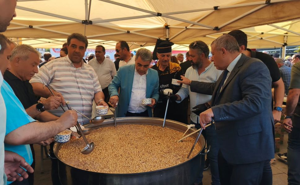 Kırşehir'de 7 bin 500 kişiye aşure dağıtıldı