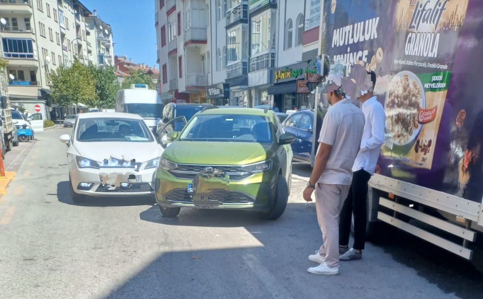 Ankara Caddesi’nde maddi hasarlı kaza