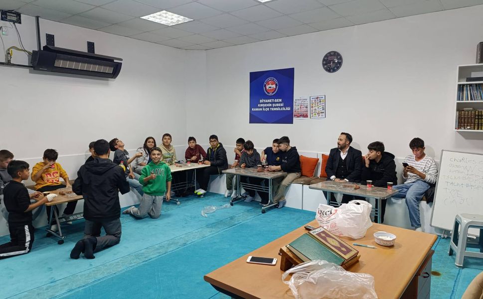 Gençler Çarşı Camii’nde buluştu!