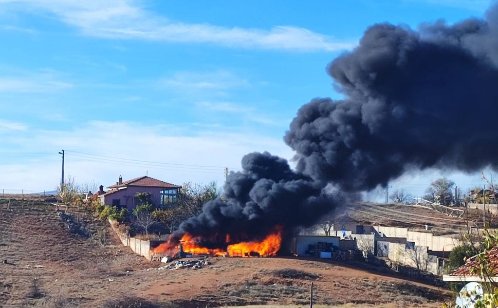 Jandarmanın hızlı müdahalesi yangının büyümesini engelledi