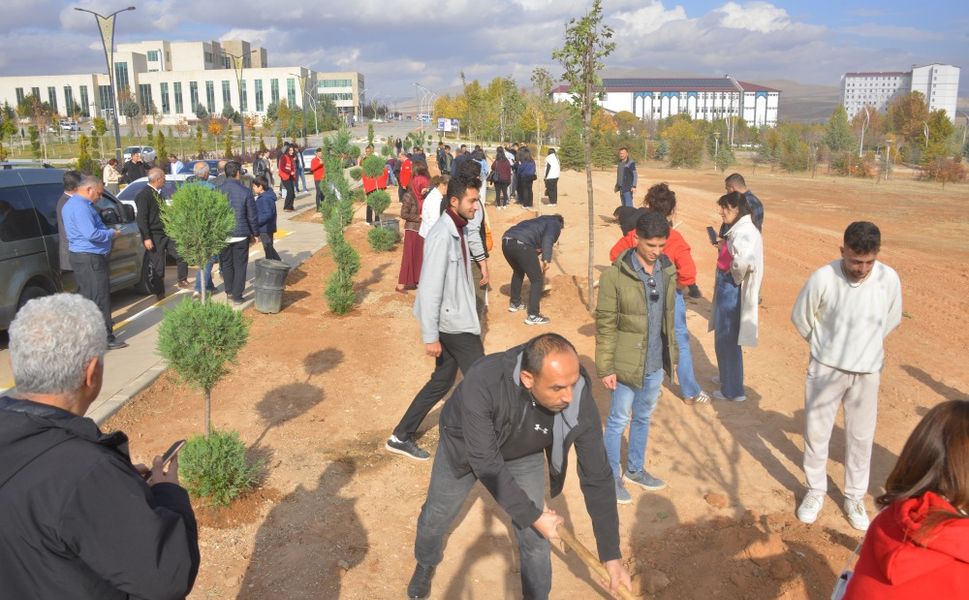 Kırşehir Ahi Evran Üniversitesi’nden 60 bin fidanla ‘Yeşil Kampüs’ hamlesi