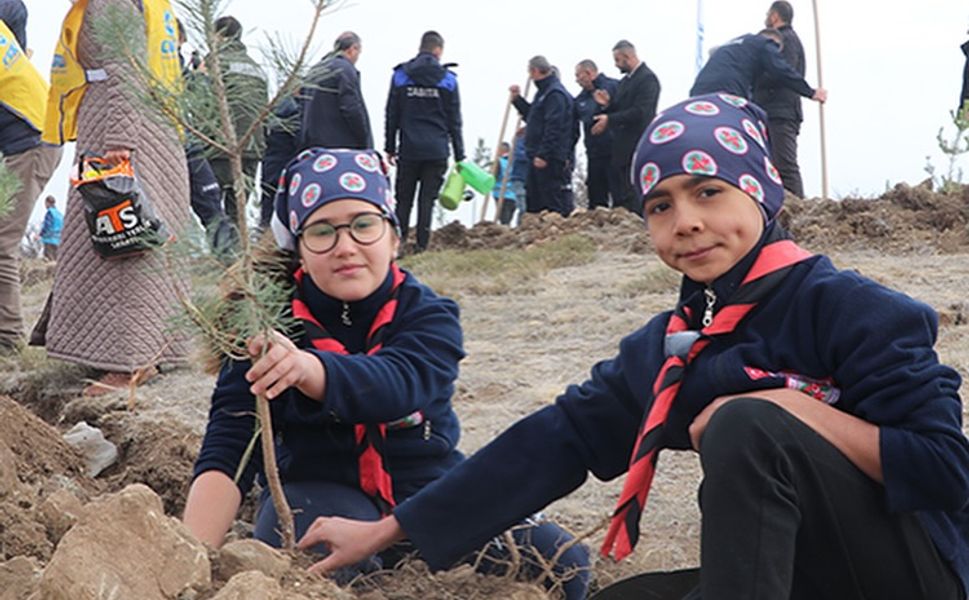 Kırşehir’de binlerce fidan geleceğe nefes oldu