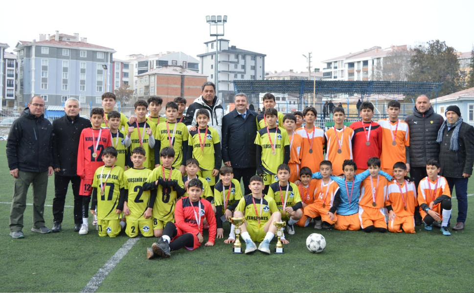 Yıldız Erkekler Futbol’da Şampiyon Cumhuriyet Ortaokulu