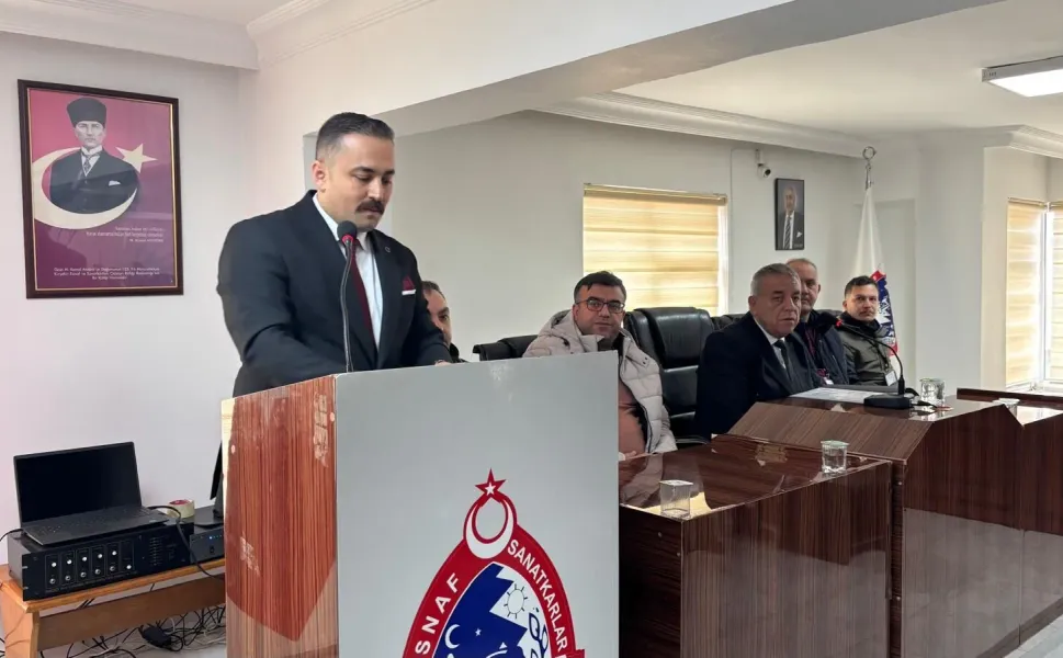 Rekor oy farkı ile yeniden başkan seçildi