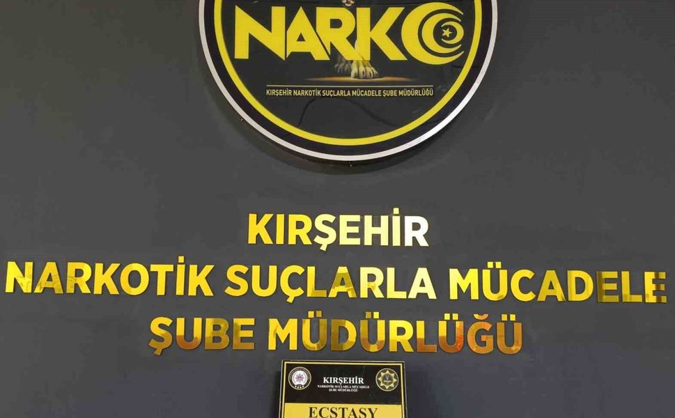 Kırşehir'de Şüpheli Araç Narkotikten Kaçamadı