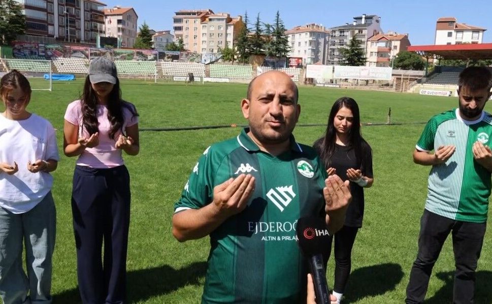 Taraftar Ahi Stadı'nda şampiyonluk için dua etti