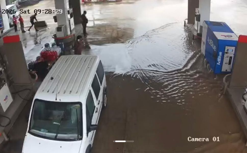 Petrol Sağanak Yağış Sonrası Sular Altında Kaldı