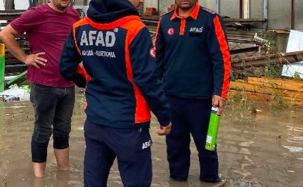 Kırşehir Sanayi Sitesi'ni Su Bastı: AFAD Ekipleri Hızla Müdahale Etti