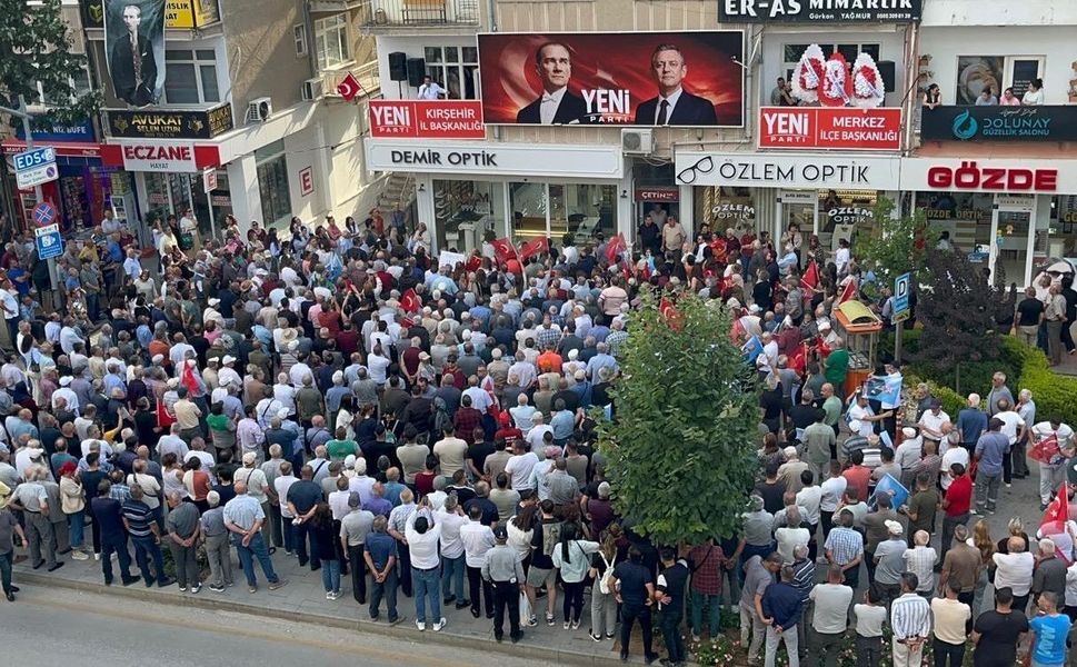 Kırşehir'de siyasi dengeleri değiştiren hamle: CHP'den Yeni Parti'ye toplu geçiş