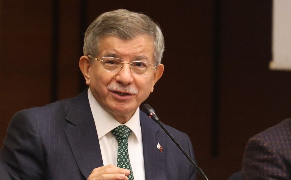 Ahmet Davutoğlu Siyasetten Çekildi: Gelecek Partisi Faaliyetlerini Sonlandırıyor!