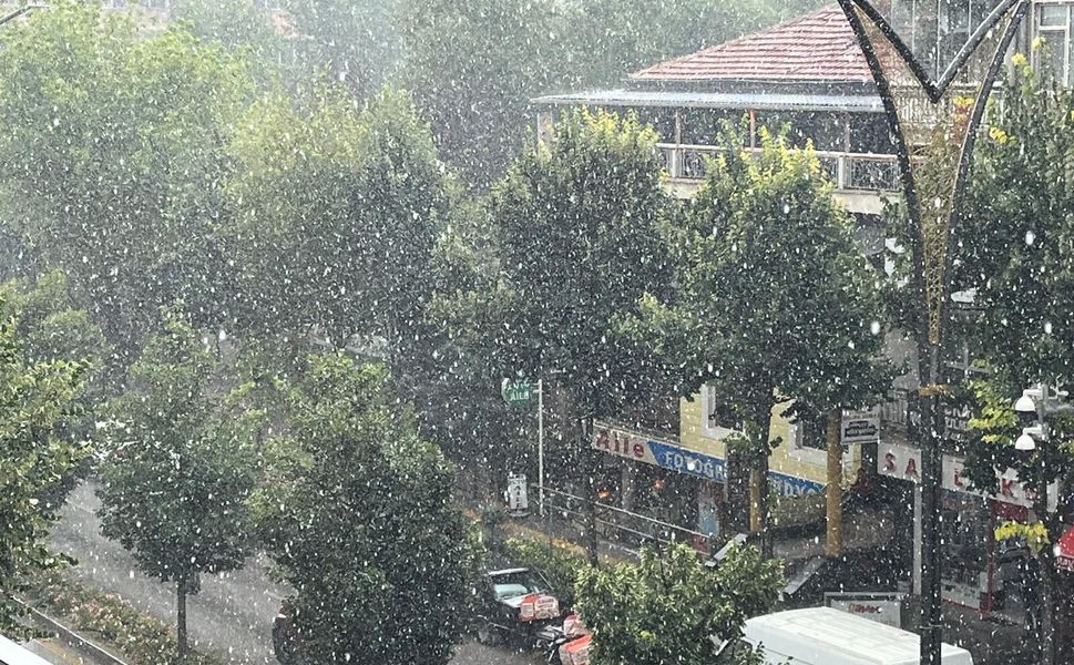 Kırşehir’de öğle saatlerinde aniden bastırdı!