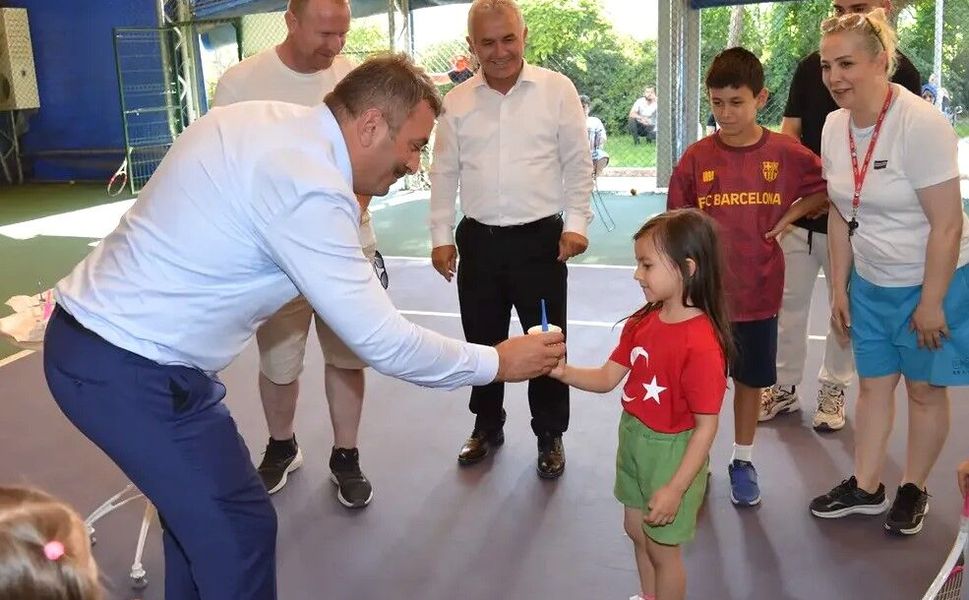 Tenis kortlarında tatlı mola