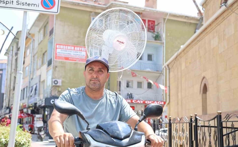 Kırşehir’de Sıcaktan Bunalan Taşımacı Çareyi Vantilatörde Buldu
