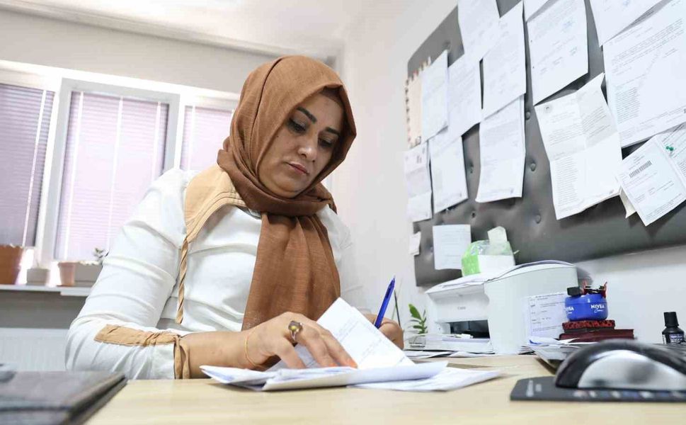 "Kadından muhtar olmaz" dediler, Kırşehir'in en büyük mahallesine muhtar seçildi