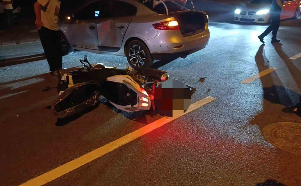 Ters yöne giren motosiklet otomobile çarptı, sürücü hastanelik oldu