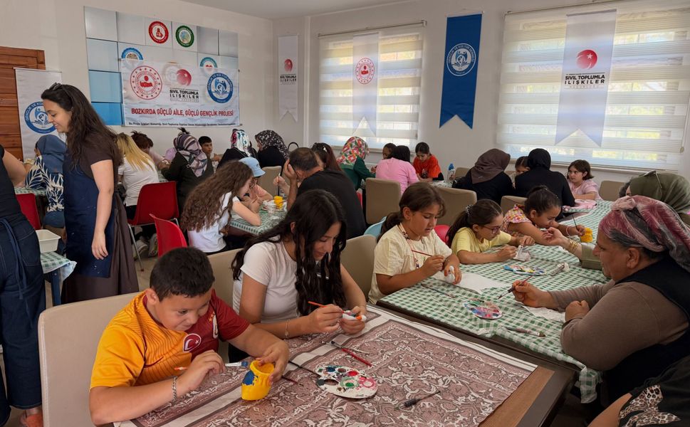 Aileler ve Çocuklar Sanat Etkinliğinde Bir Araya Geldi