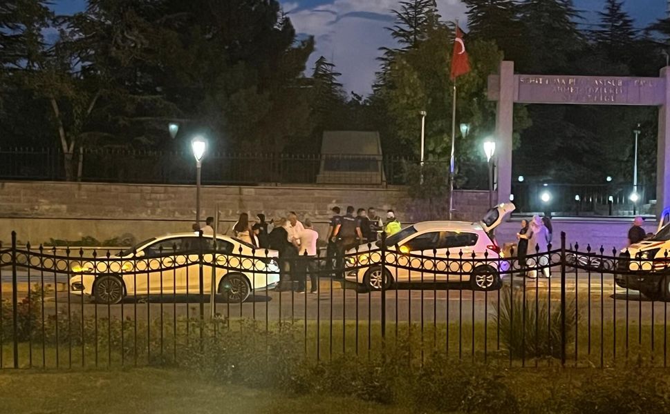 Şehitlik Kavşağı’nda Kaza! Yaralılar Hastaneye Kaldırıldı