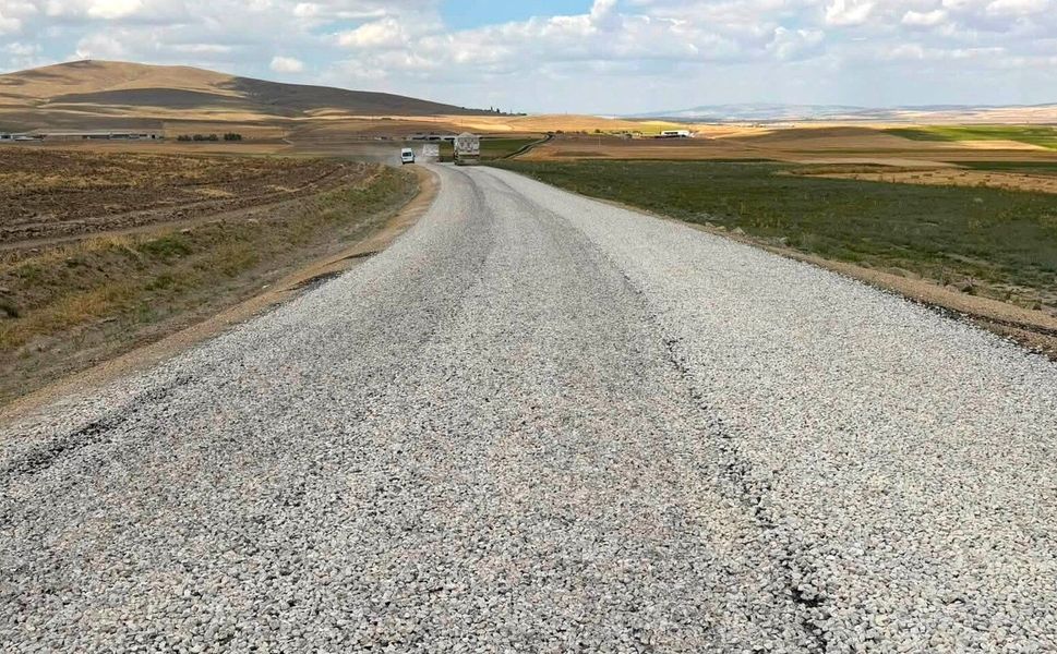 Büyükkışla'nın 4 kilometrelik yolu asfaltlandı, hizmete açıldı