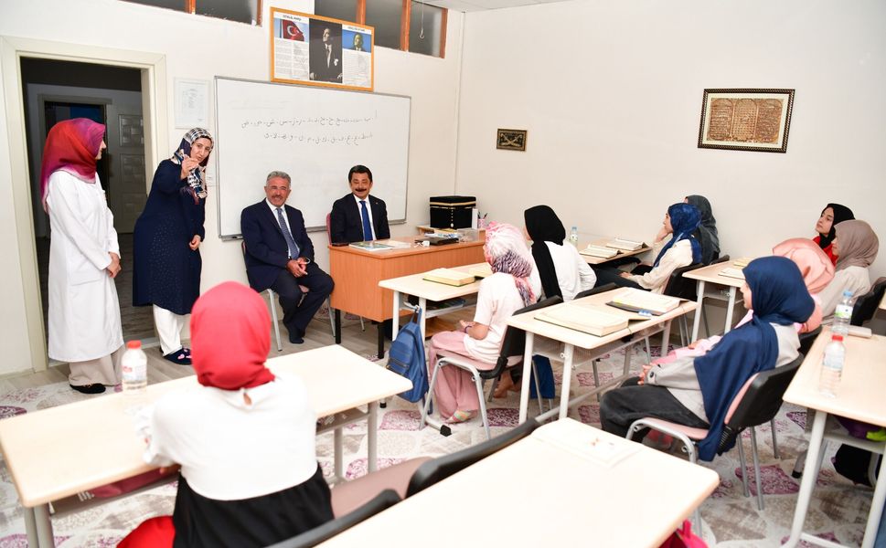 Kırşehir Valisi Demiryürek, Yaz Kur’an Kursunda Çocuklarla Buluştu