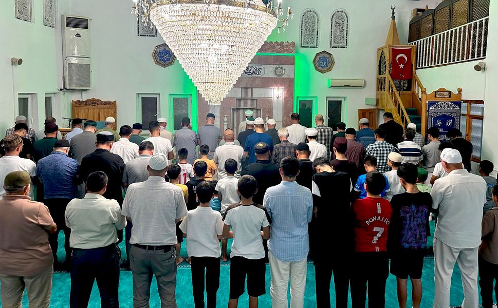 Kırşehir’de gençler aynı safta buluştu: Nazmi Gökbulut Camii'nde manevi akşam!