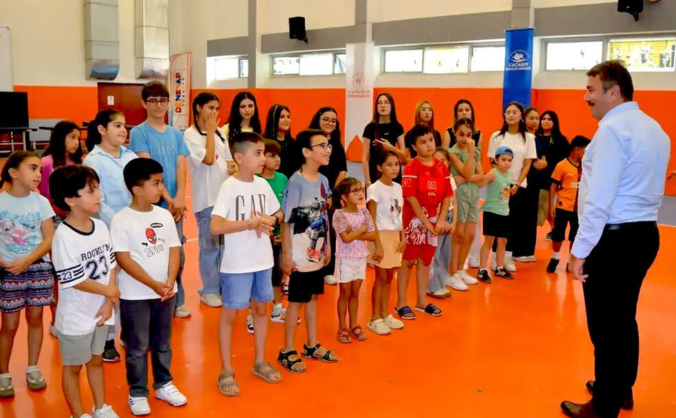 Kırşehir’de gençler halk oyunlarıyla kültürel mirası yaşatıyor